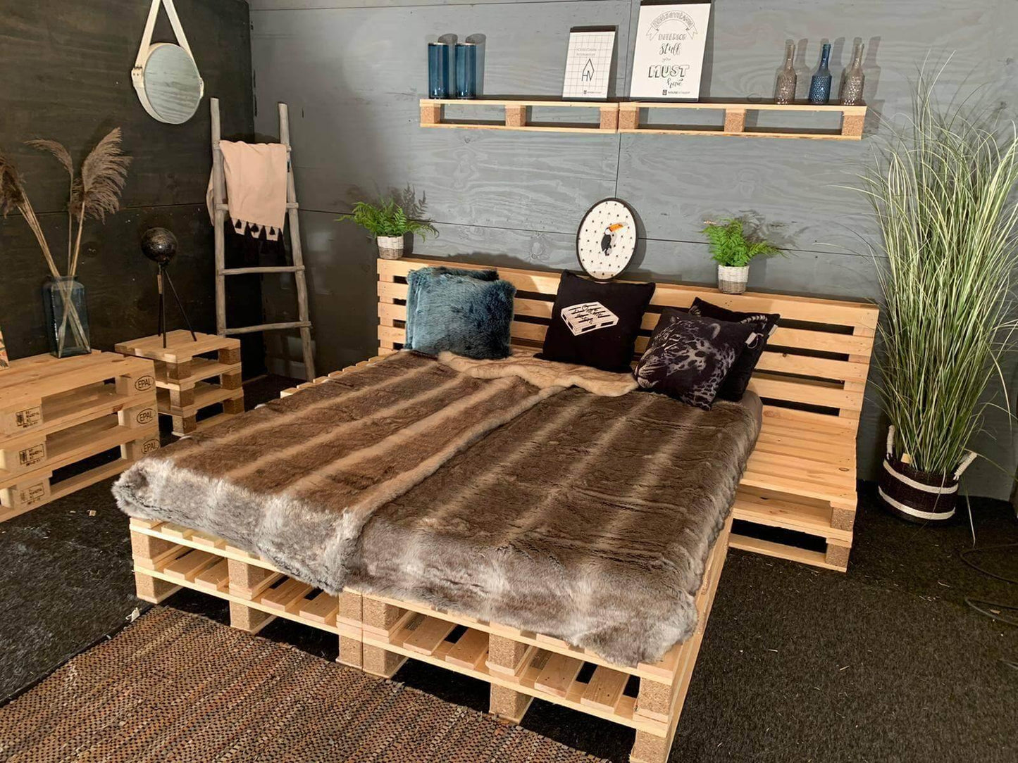 Pallet Bed 240 x 200 cm | 80 x 120 cm pallets - Online-Pallets