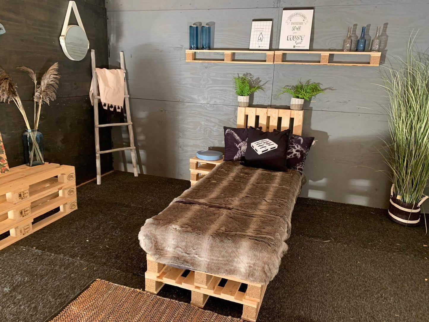 Pallet Bed 70 x 200 cm | 70 x 100 cm pallets - Online-Pallets