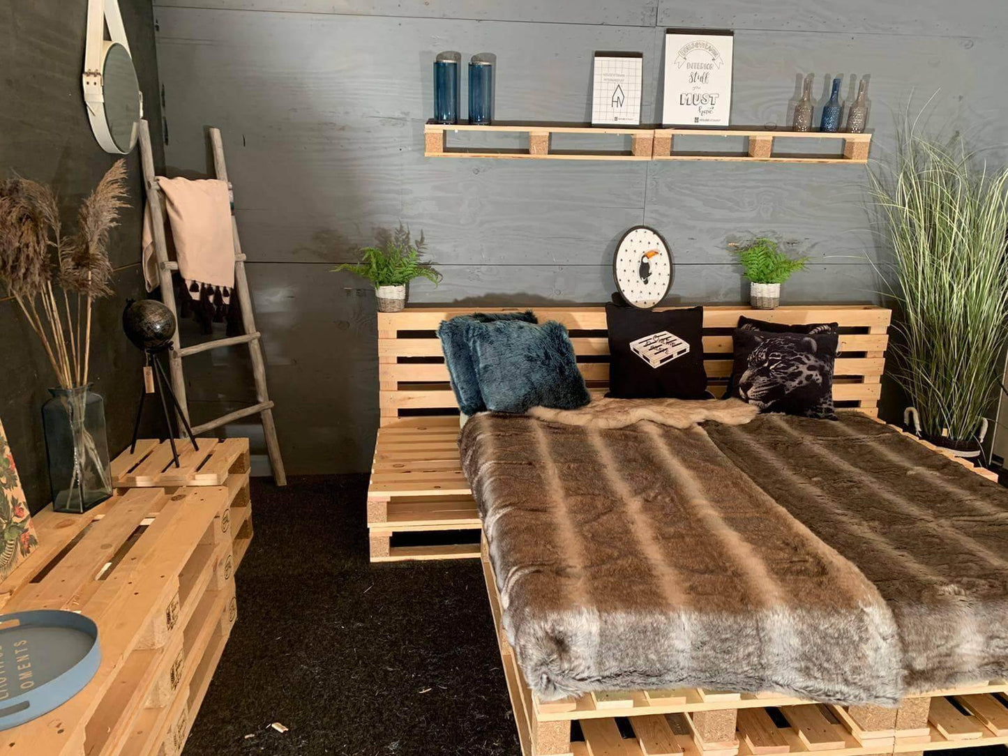 Pallet Bed 240 x 200 cm | 80 x 120 cm pallets - Online-Pallets