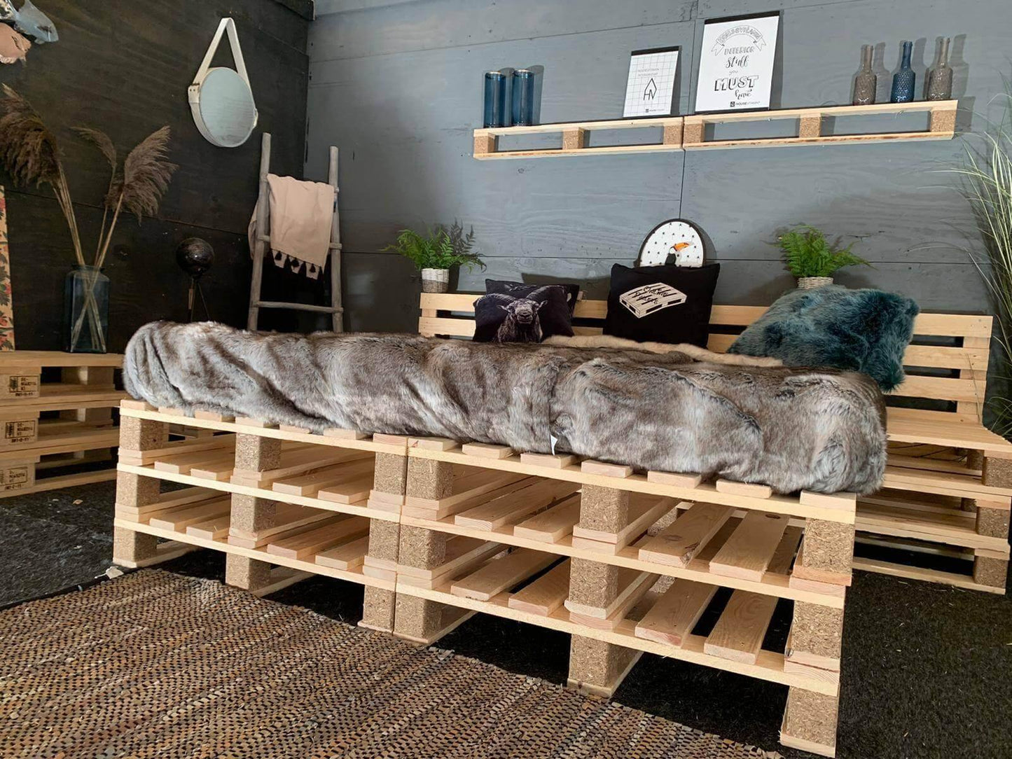 Pallet Bed 240 x 200 cm | 80 x 120 cm pallets - Online-Pallets
