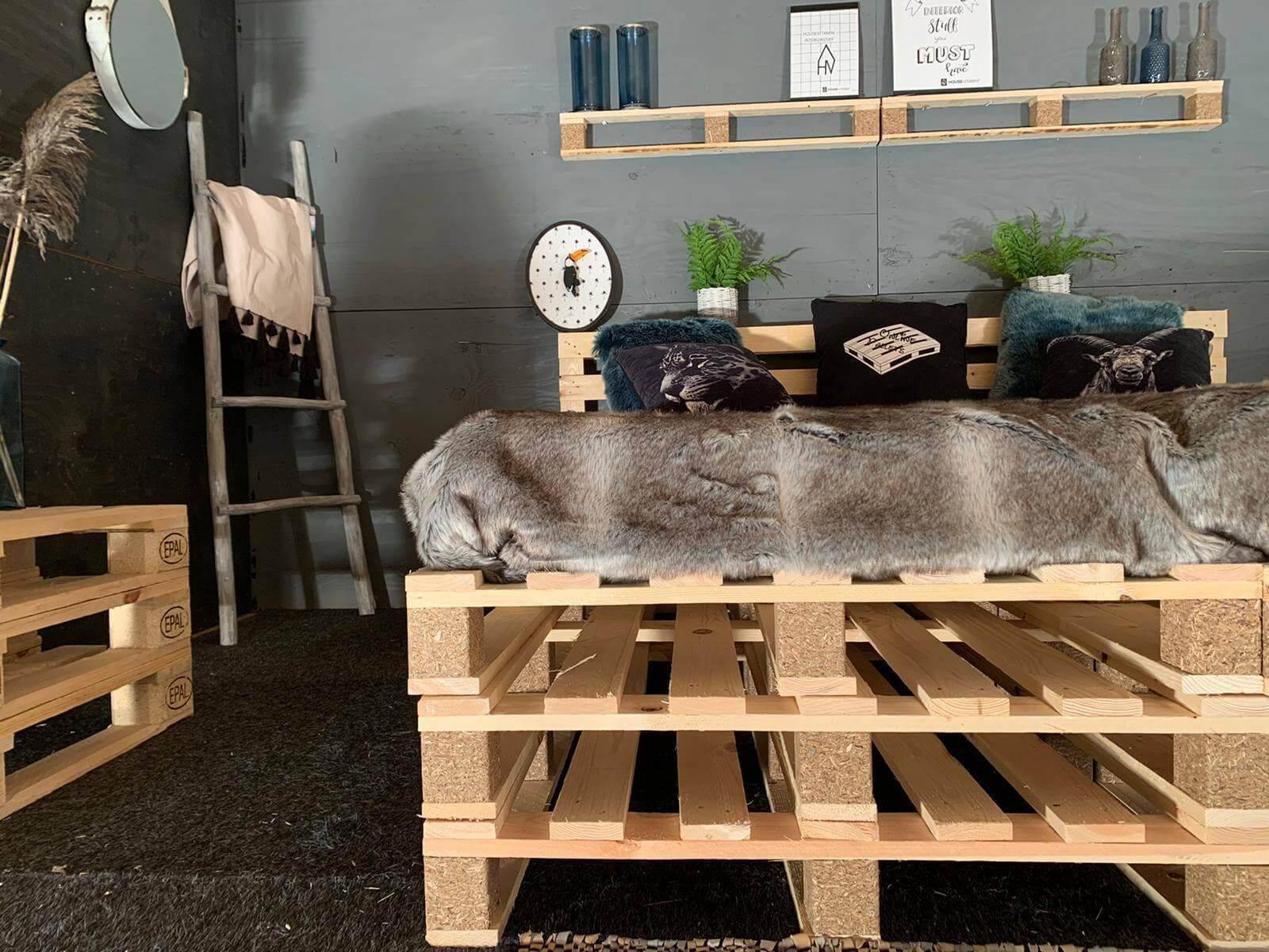 Pallet Bed 180 x 200 cm | 90 x 100 cm pallets - Online-Pallets