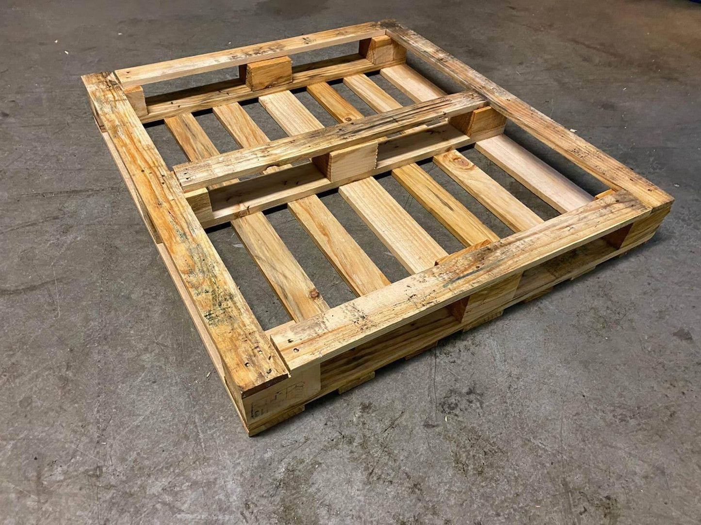 Gebruikte Pallet 105x105cm - Online-Pallets
