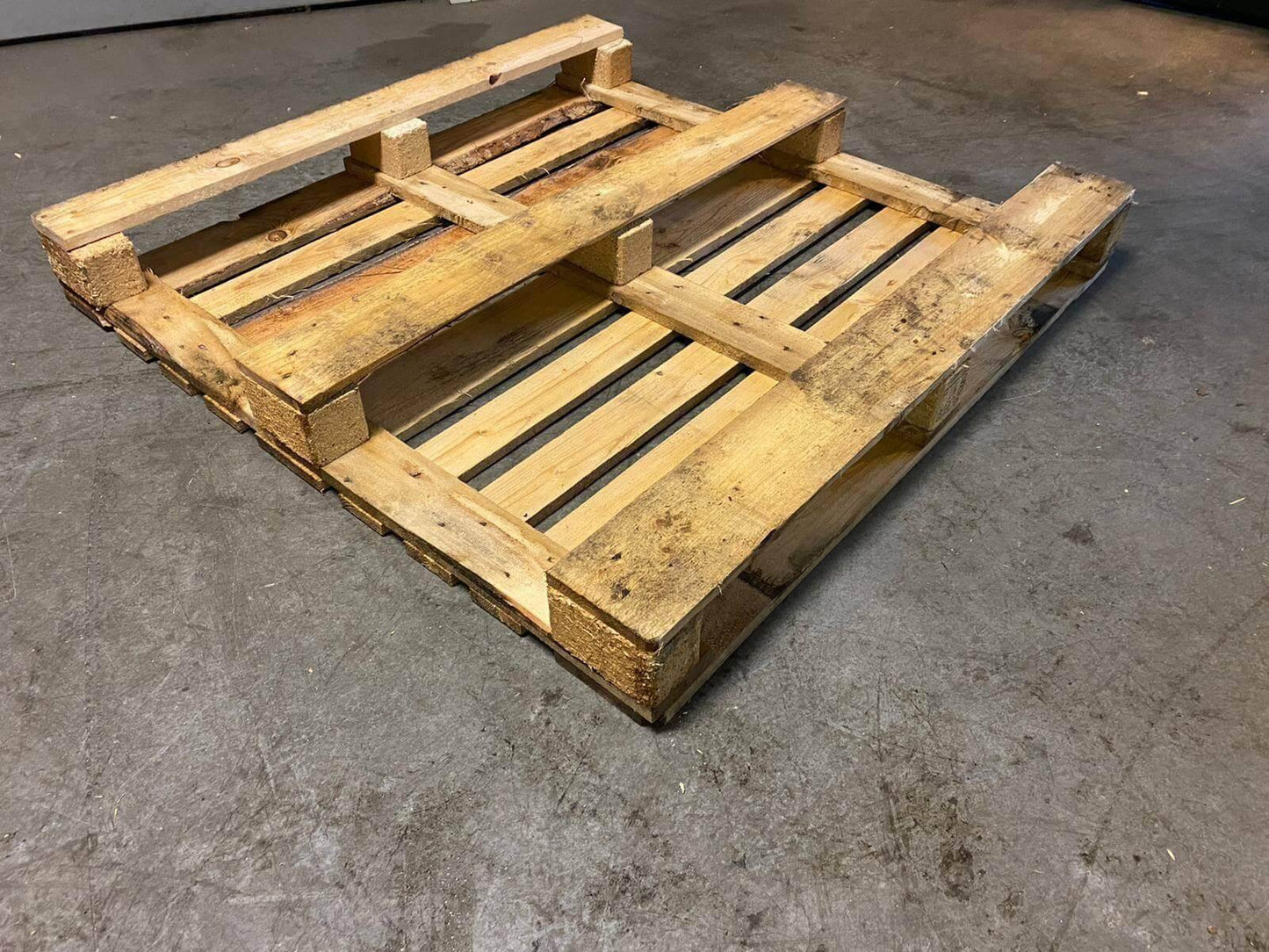 Gebruikte Pallet 115x115cm - Online-Pallets