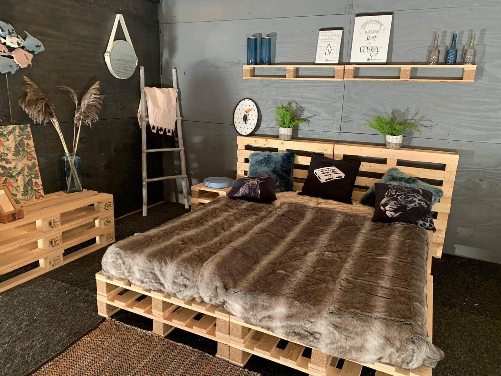 Pallet Bed 180 x 200 cm | 90 x 100 cm pallets - Online-Pallets