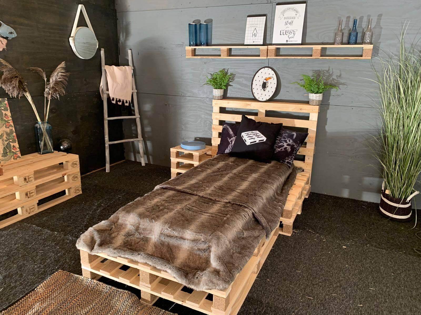 Pallet Bed 120 x 220 cm | 100 x 120 cm pallets - Online-Pallets