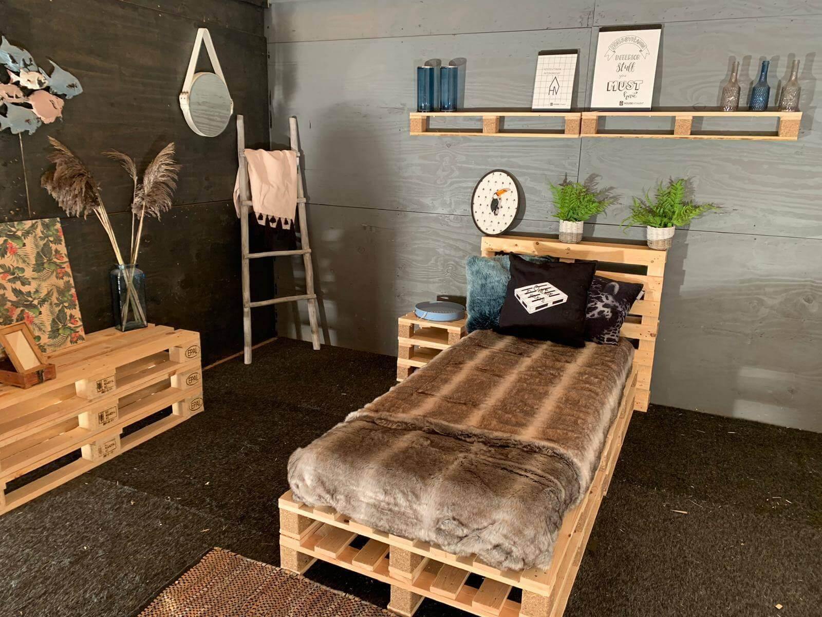 Pallet Bed 90 x 200 cm | 90 x 100 cm pallets - Online-Pallets