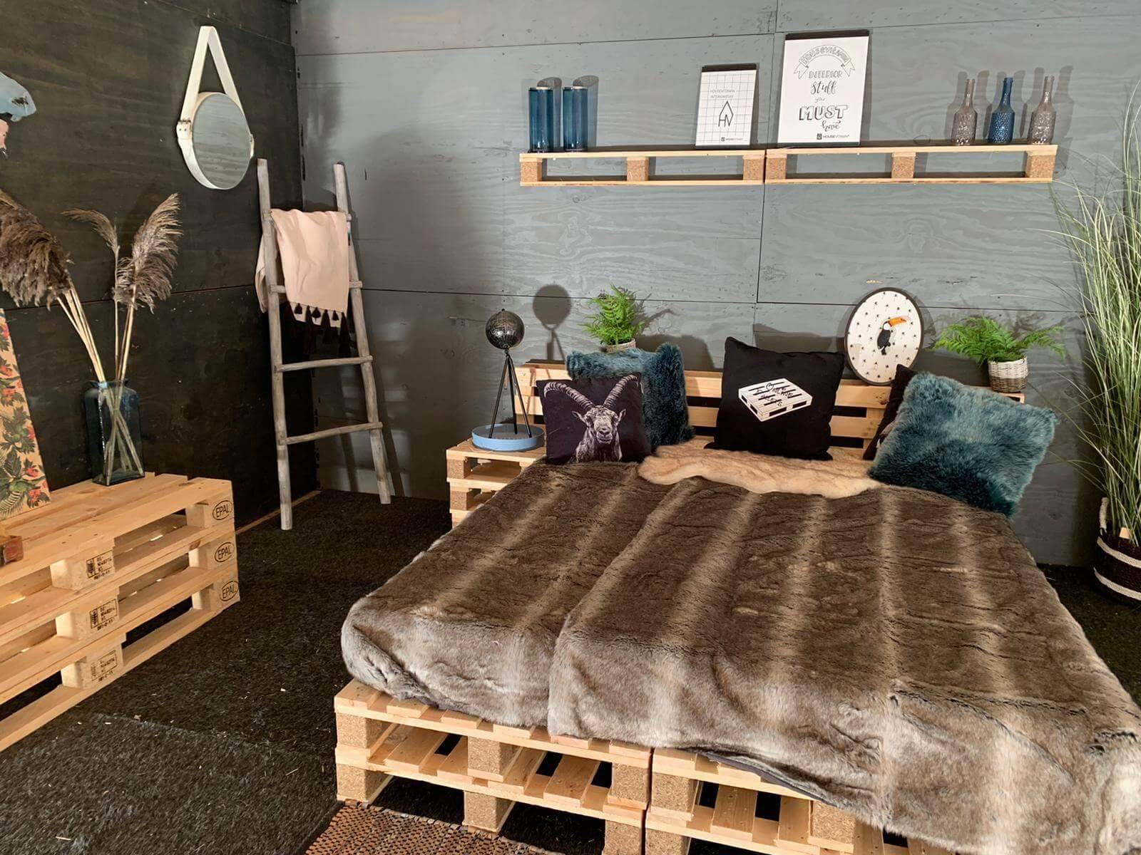 Pallet Bed 160 x 200 cm | 80 x 100 cm pallets - Online-Pallets