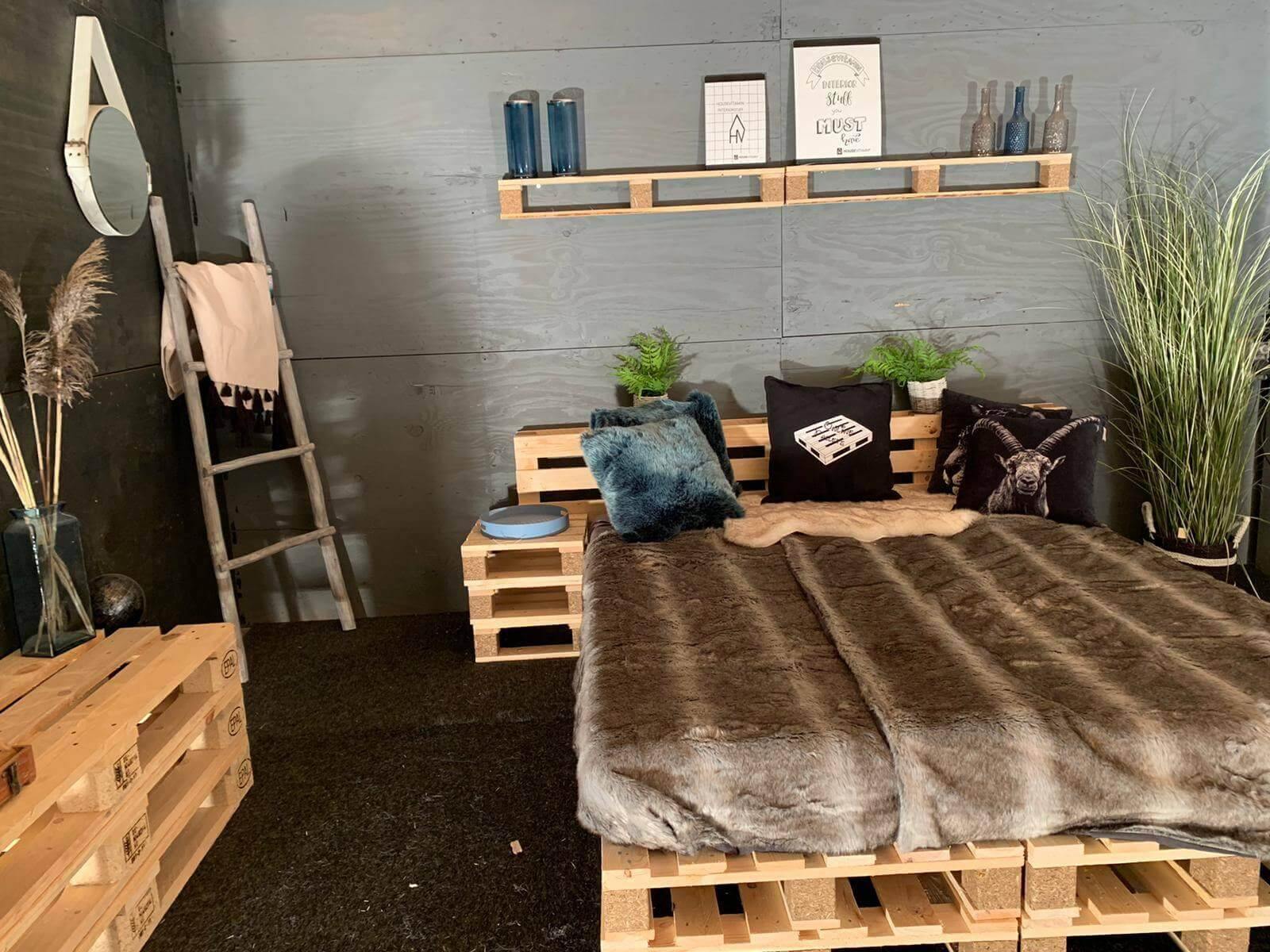 Pallet Bed 140 x 200 cm | 70 x 100 cm pallets - Online-Pallets