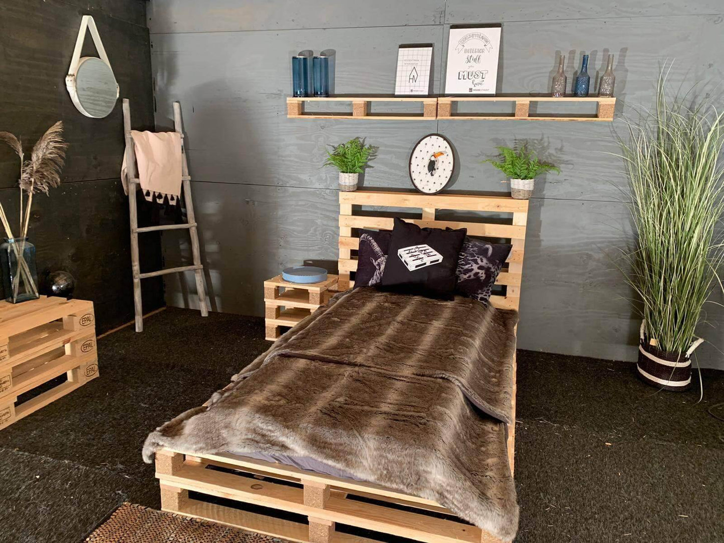 Pallet Bed 120 x 200 cm | 100 x 120 cm pallets - Online-Pallets