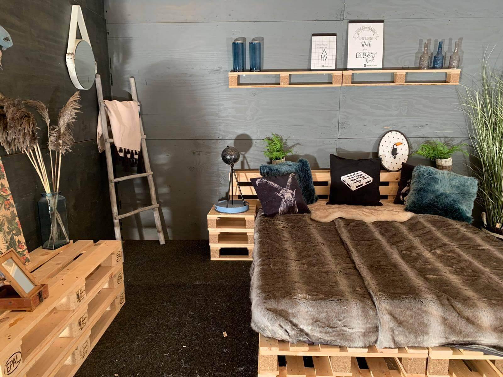 Pallet Bed 160 x 200 cm | 80 x 100 cm pallets - Online-Pallets