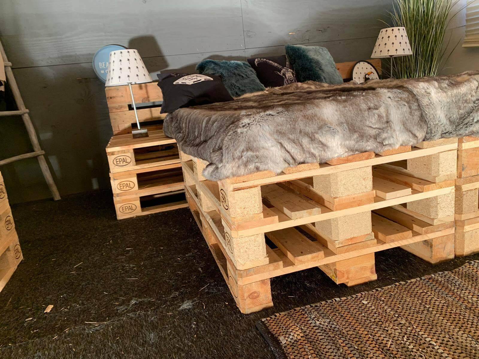 Pallet Bed 240 x 200 cm | 80 x 120 cm A-keus europallets - Online-Pallets.nl