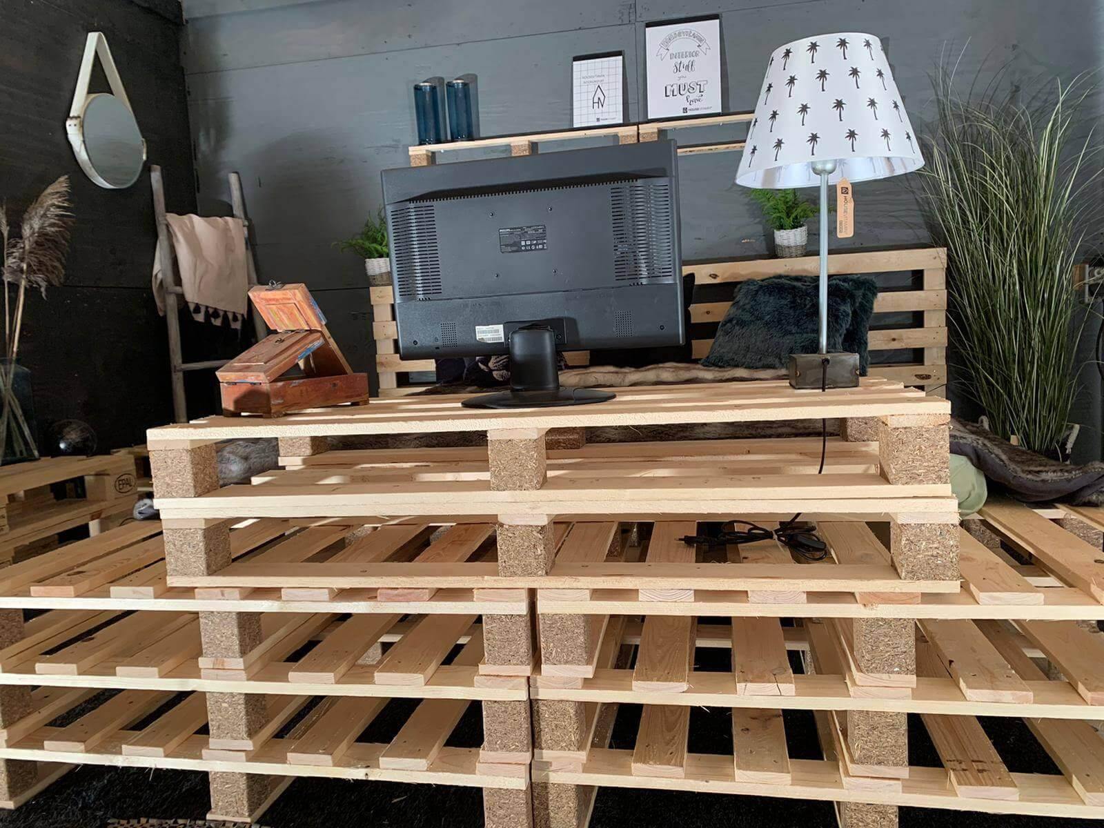 Pallet Bed 240 x 200 cm | 100 x 120 cm pallets - Online-Pallets