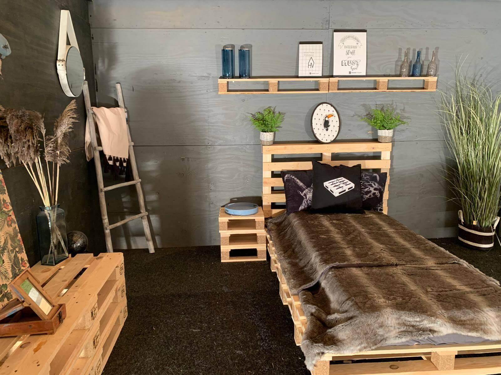 Pallet Bed 120 x 200 cm | 100 x 120 cm pallets - Online-Pallets