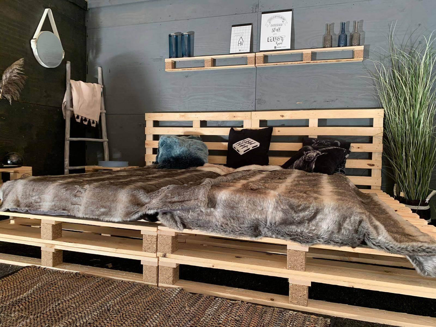 Pallet Bed 240 x 200 cm | 100 x 120 cm pallets - Online-Pallets
